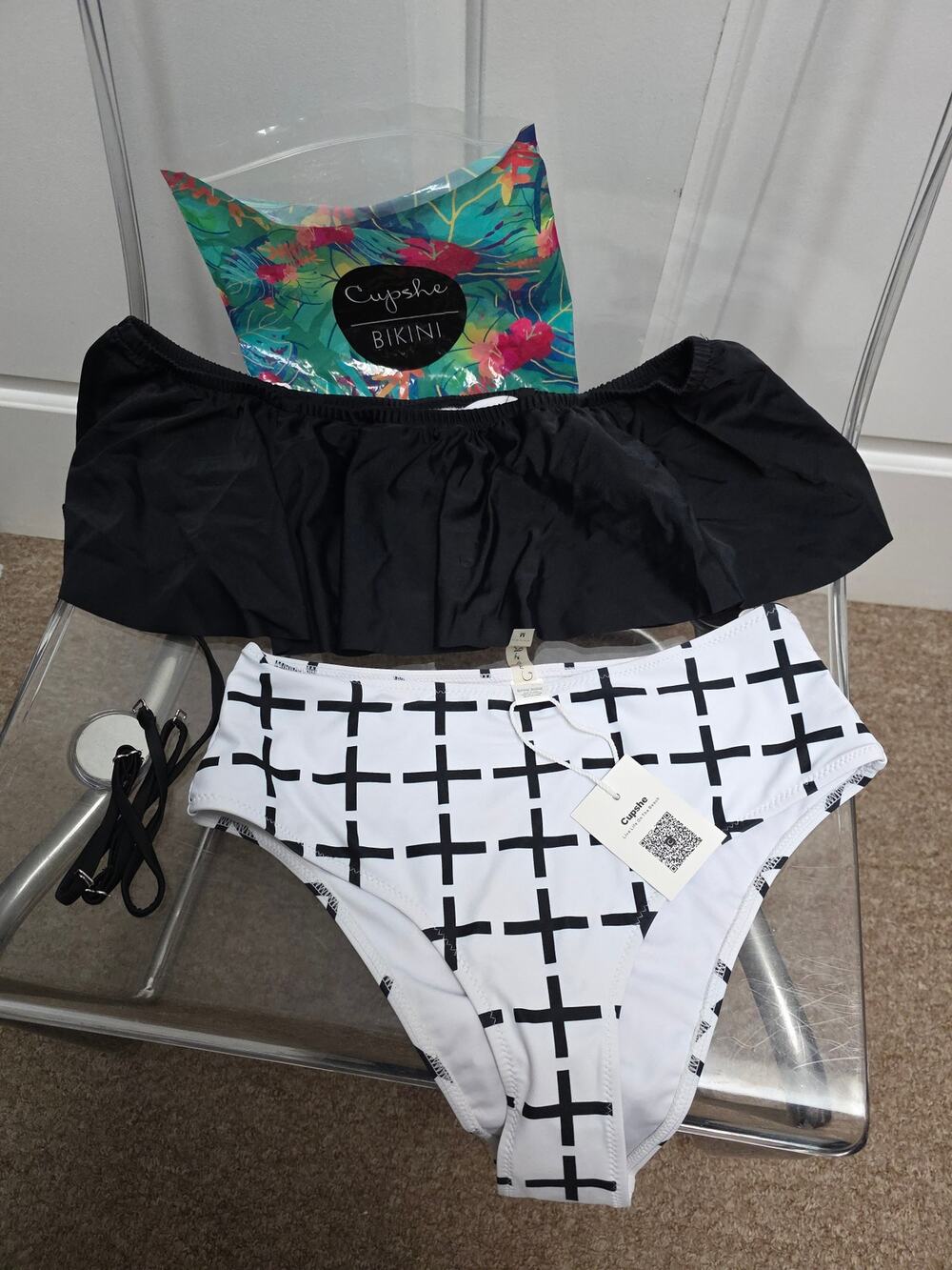 Cupshe Two piece bikini Black geometric Sz M BNWT